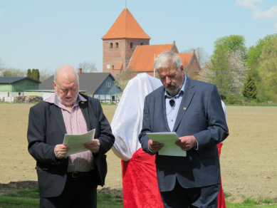 “The sugar beet girls” sculpture is the new landmark for the Museum Polish Barrack 