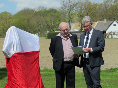 “The sugar beet girls” sculpture is the new landmark for the Museum Polish Barrack 