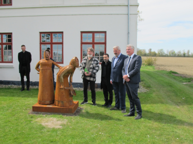 “The sugar beet girls” sculpture is the new landmark for the Museum Polish Barrack 